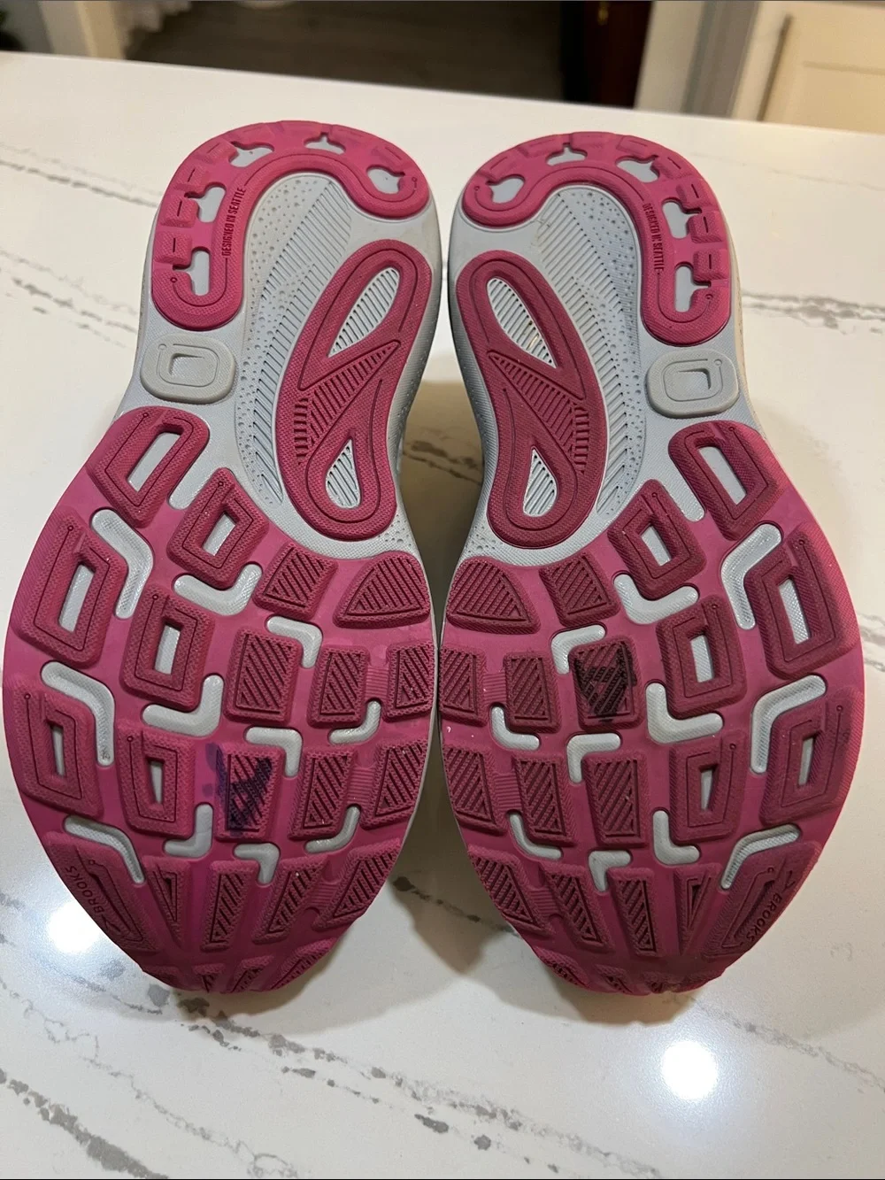 Brooks Women's Gray and Pink Low-Profile Running Sneakers size W10